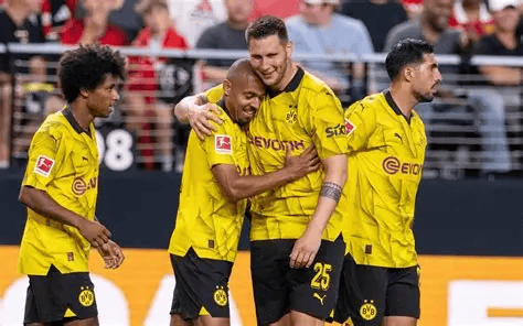 主场推进层层深入,防线不断压缩 主场推进层层深入,防线不断压缩