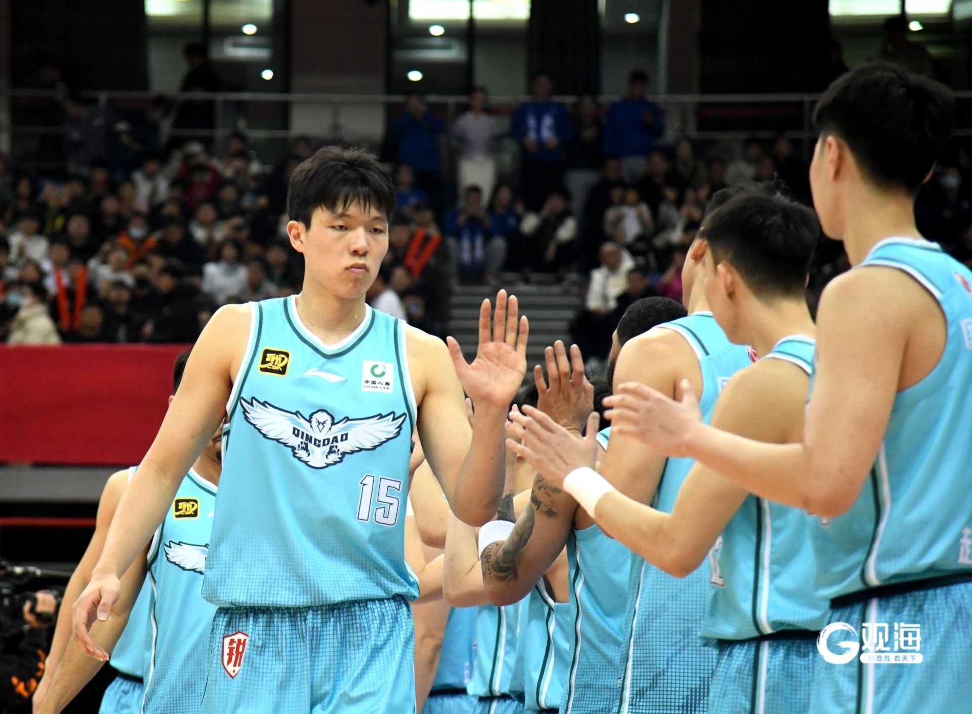 青岛国信海天CBA稳住排名，杨瀚森内线表现亮眼(青岛国信海天男篮吧)